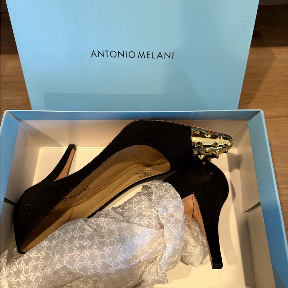 Antonio Melani Black and Gold Heels Elegant Design